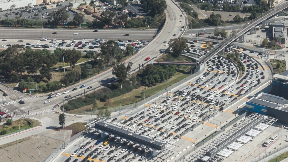Cruce en El Chaparral colapsa durante bloqueo de la CNTE en Tijuana
