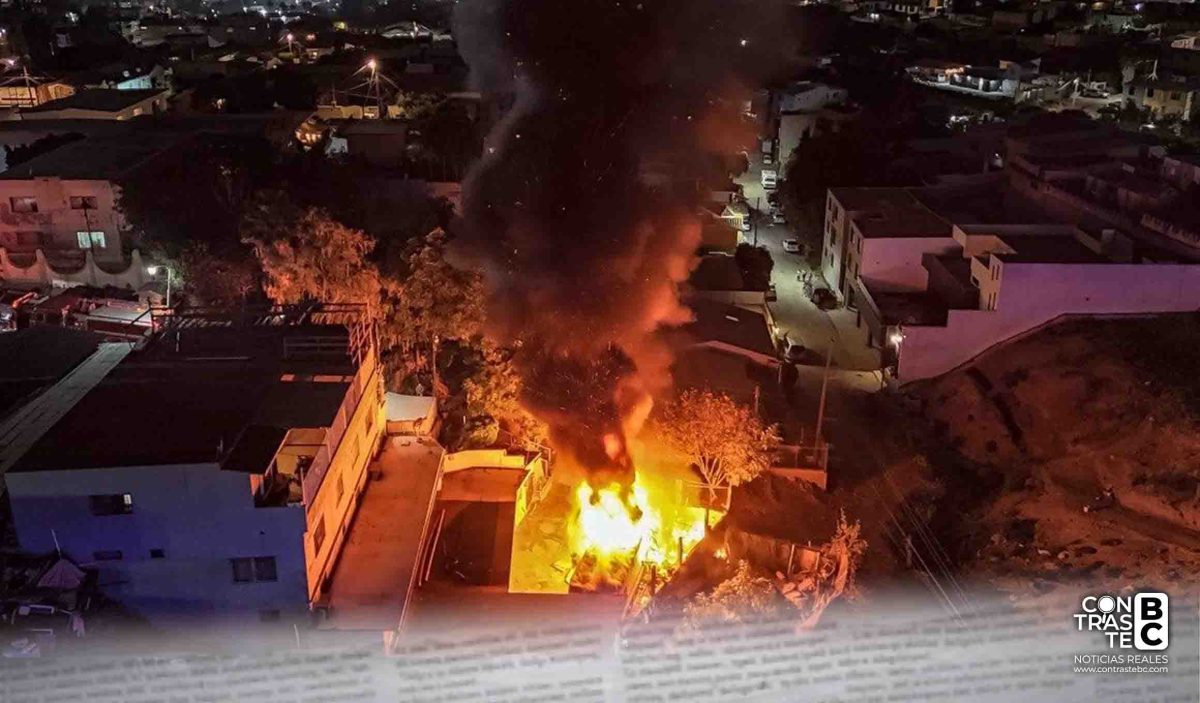 Incendio consume cuarto de madera y traila en la colonia Roma