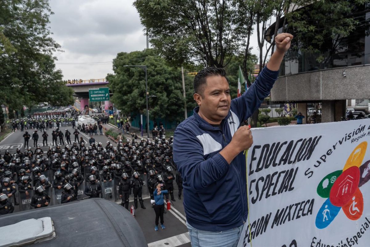 CNTE marcha hacia Estadio Ciudad de México; policías bloquean avance