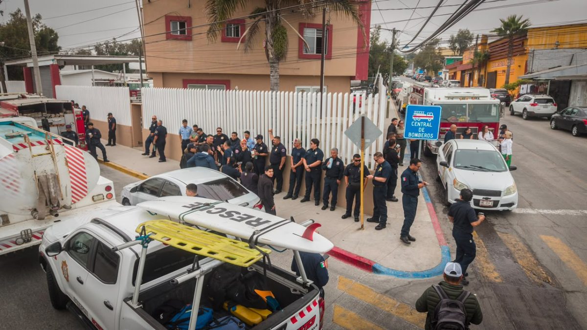 Bomberos de Rosarito toman la comandancia; exigen la destitución del director