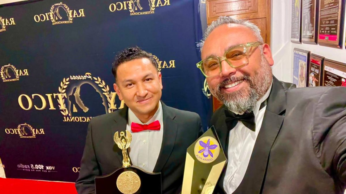 Enrique Chiu recibe la Presea Orquídea de Oro de las Bellas Artes por su trayectoria artística