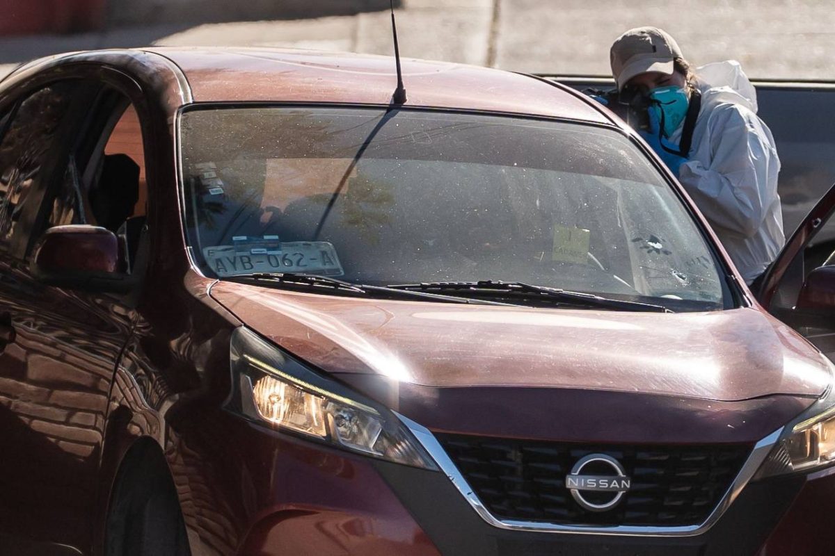 Hombre es asesinado a tiros mientras conducía en Tecate