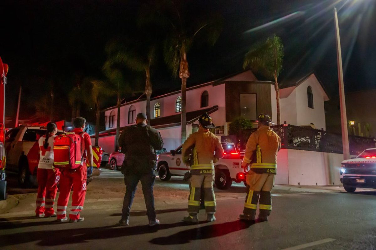 Bomberos controlan incendio en vivienda de Lomas de Agua Caliente sin heridos